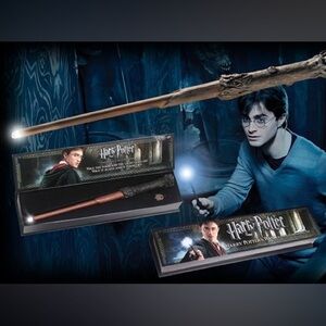 HARRY POTTER'S WAND with
illuminating tip